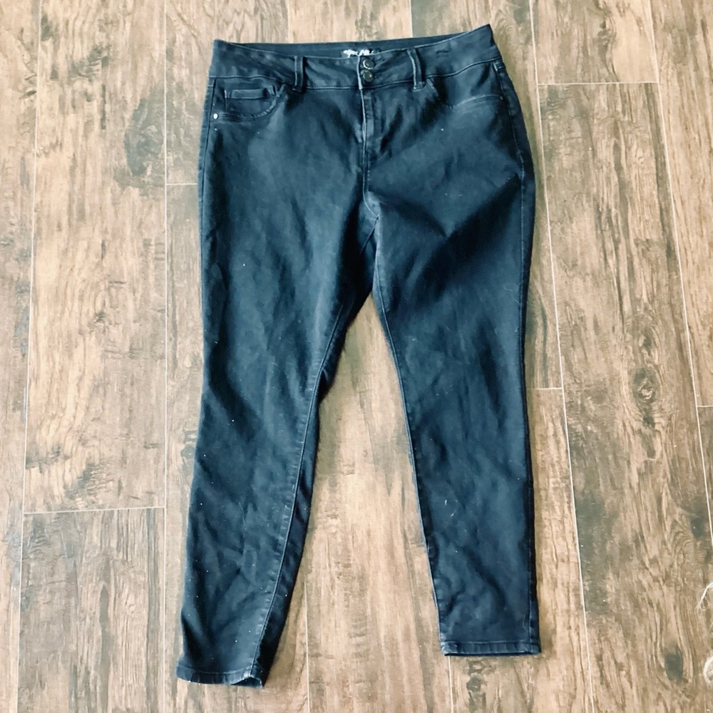 Young & Modern Women’s Black Jeans
